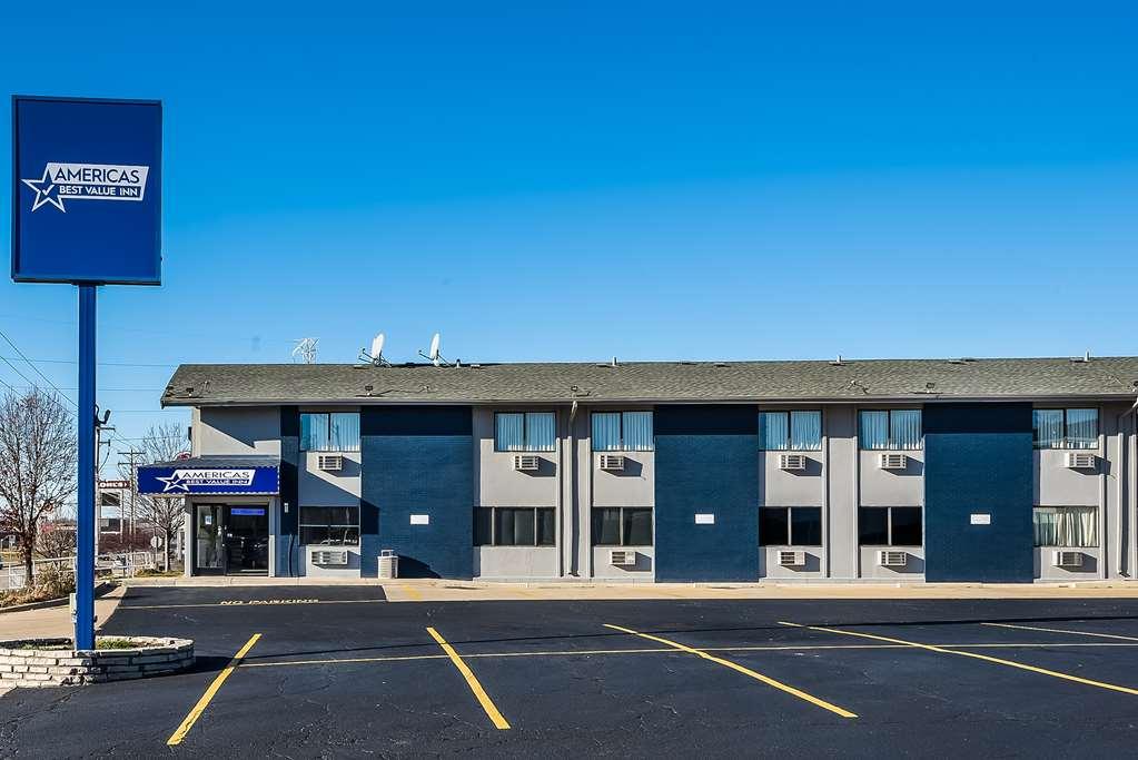 Americas Best Value Inn East Peoria Exterior foto
