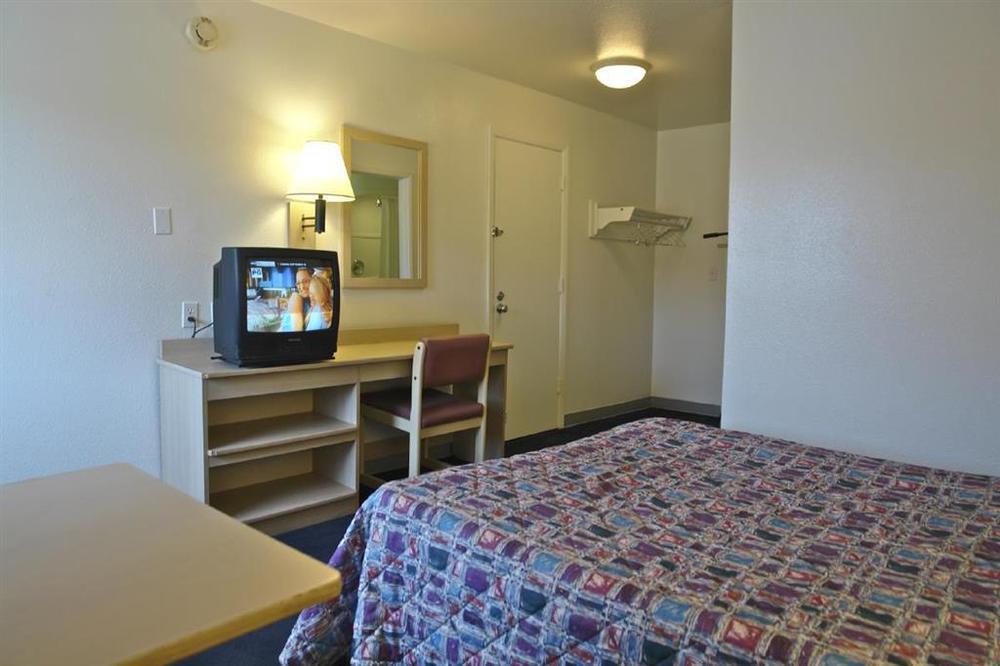 Americas Best Value Inn East Peoria Zimmer foto